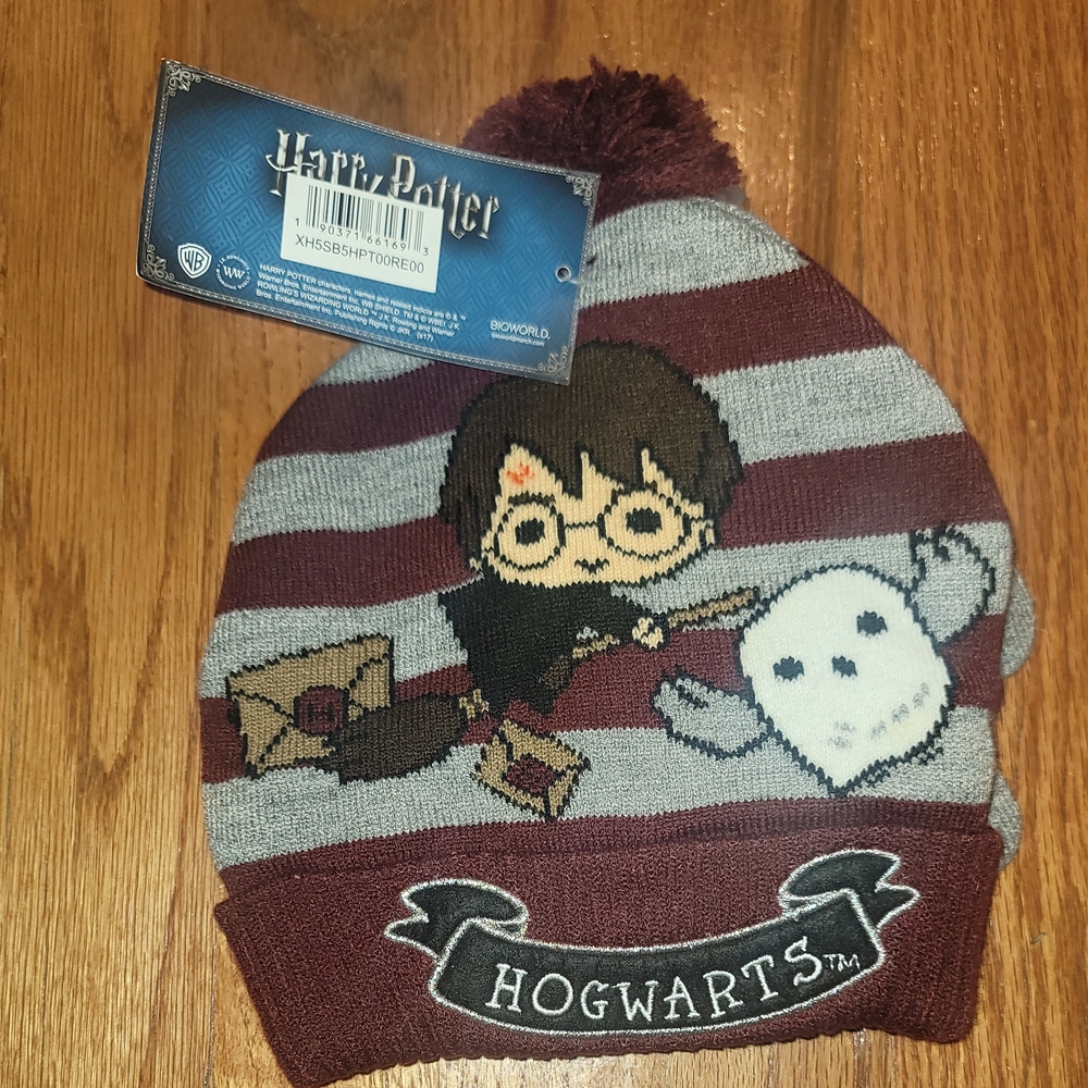 Harry Potter Hogwarts Kids Beanie - Maroon and Gray Glove Set